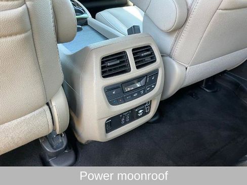 Used 2022 Honda Pilot Touring image 9