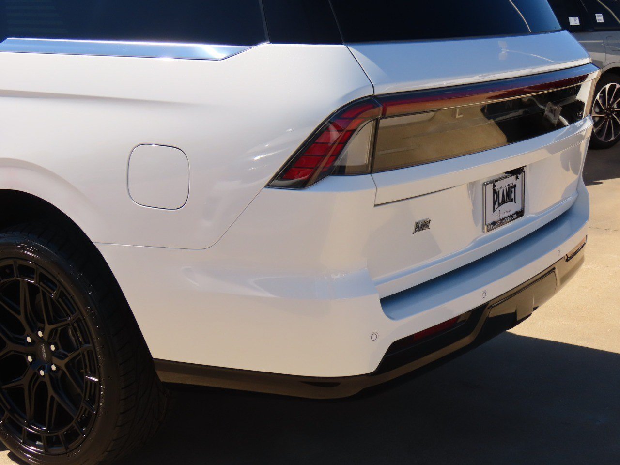 New 2026 Lincoln Navigator Premiere AWD/4WD image 16