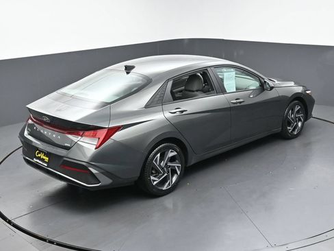 Used 2025 Hyundai Elantra SEL FWD image 44