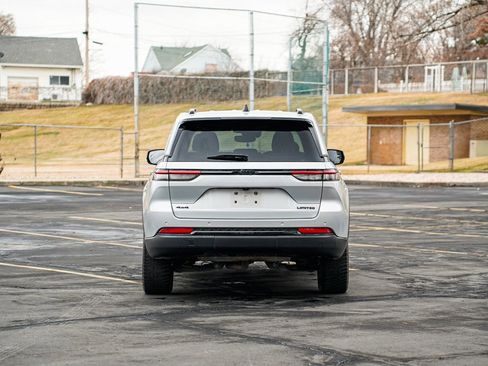 Used 2024 Jeep Grand Cherokee Limited w/ Black Appearance Package image 6