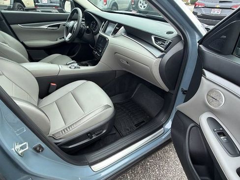 Used 2023 INFINITI QX50 Luxe image 17