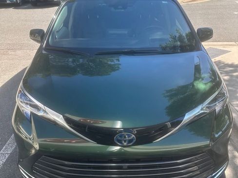 Used 2022 Toyota Sienna Platinum AWD/4WD image 6
