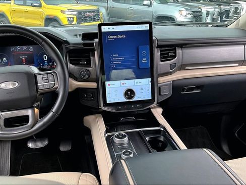 Used 2024 Ford Expedition Platinum AWD/4WD image 8