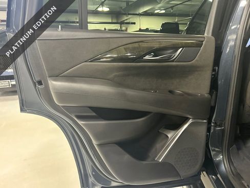 Used 2020 Cadillac Escalade Platinum image 25