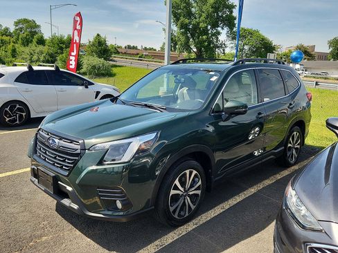 Used 2023 Subaru Forester Limited AWD/4WD image 3
