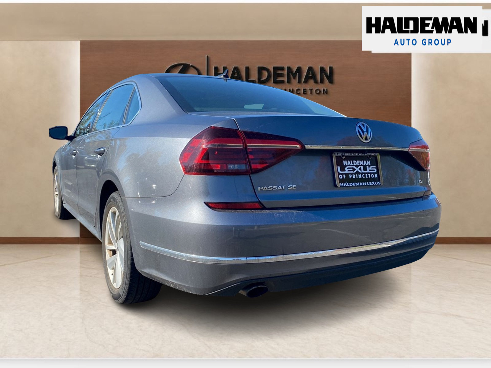 Used 2018 Volkswagen Passat 2.0T SE FWD image 3
