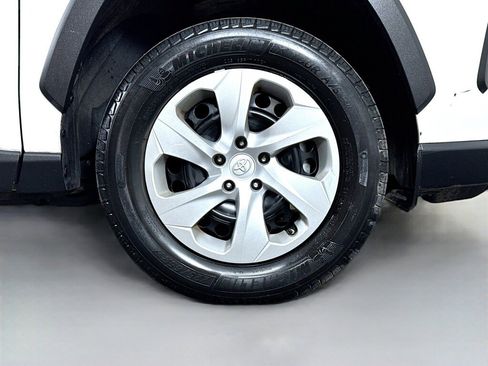 Used 2021 Toyota RAV4 LE AWD/4WD image 40