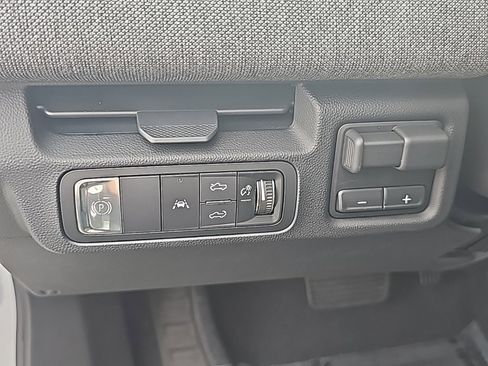 New 2026 GMC Sierra EV Elevation image 16