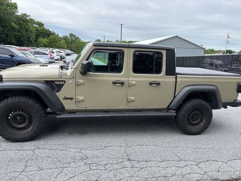 Used 2020 Jeep Gladiator Sport w/ Quick Order Package 24S AWD/4WD image 3