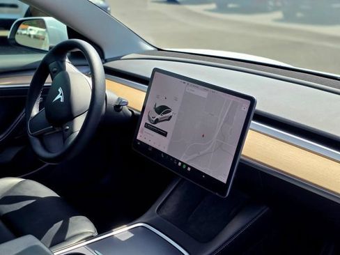 Used 2021 Tesla Model 3 Standard Range Plus RWD image 18