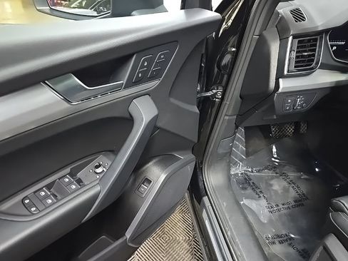 Used 2025 Audi Q5 2.0T Premium w/ Convenience Plus Package AWD/4WD image 28