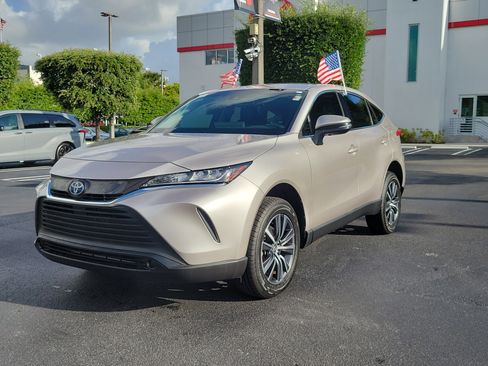 Used 2022 Toyota Venza LE AWD/4WD image 6
