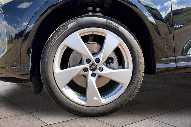 Certified 2025 Audi Q5 Premium Plus w/ Premium Plus AWD/4WD image 9