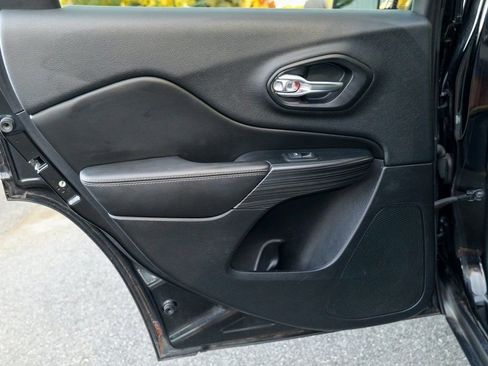 Used 2017 Jeep Cherokee Limited image 23