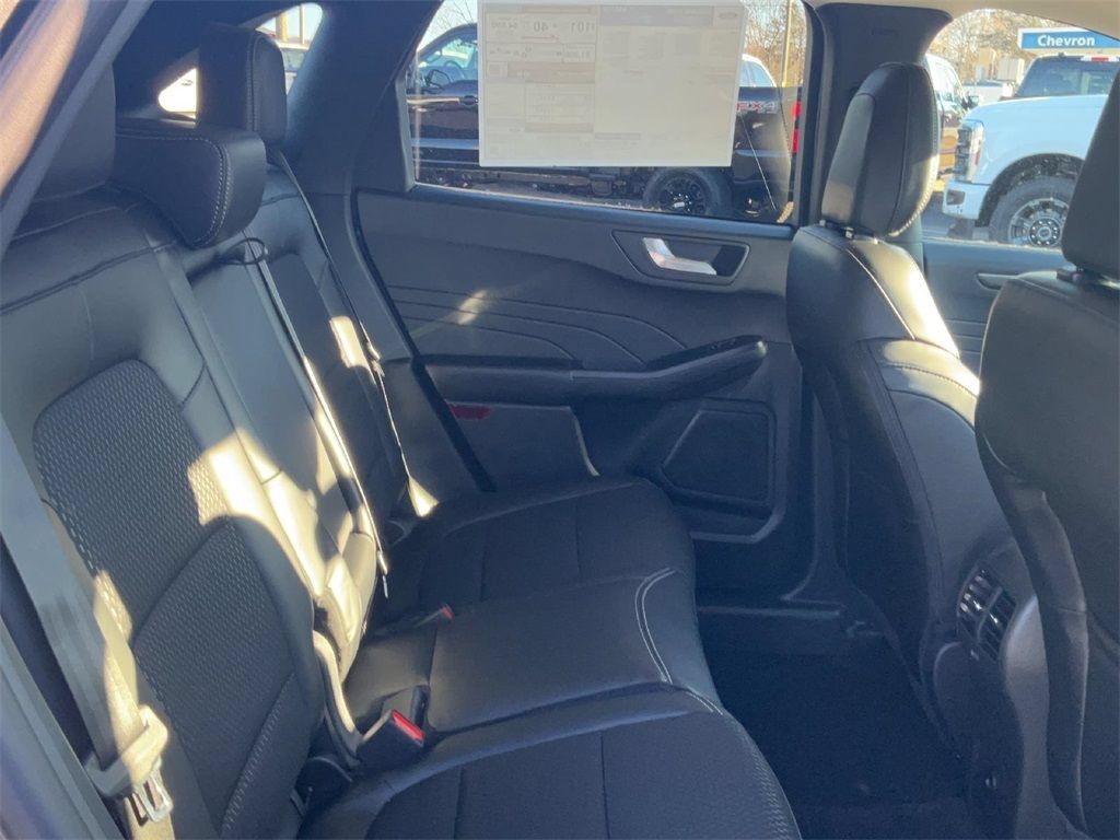 New 2025 Ford Escape SE FWD image 15