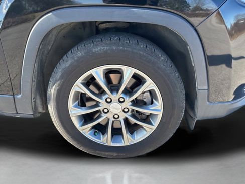 Used 2019 Jeep Cherokee Latitude Plus image 50