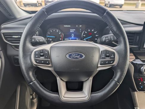Used 2023 Ford Explorer Limited w/ Equipment Group 301A AWD/4WD image 13