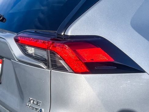 Used 2021 Toyota RAV4 XLE image 8