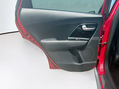 Used 2018 Kia Niro EX FWD image 26