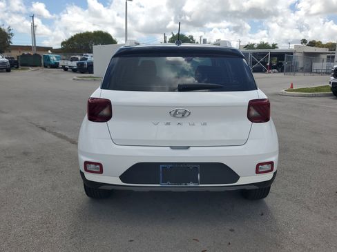 Used 2023 Hyundai Venue Limited w/ Cargo Package image 6