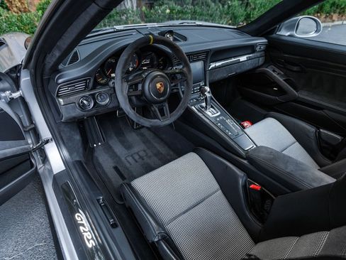 Used 2018 Porsche 911 GT2 RS image 13