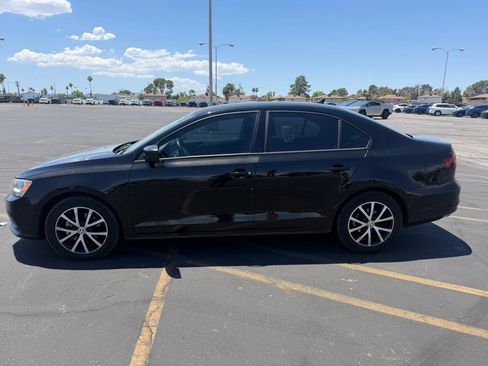 Used 2016 Volkswagen Jetta SE FWD image 3