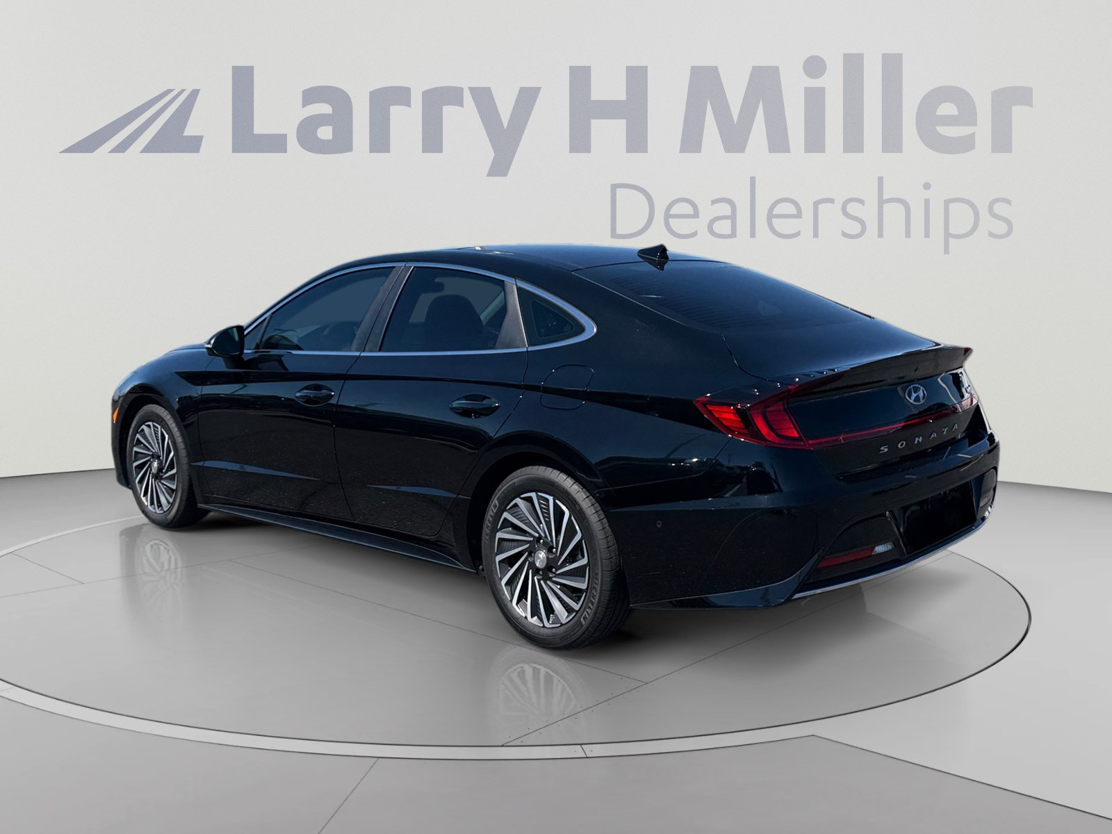 Used 2023 Hyundai Sonata Limited FWD image 3