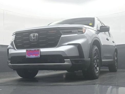 Used 2024 Honda Pilot TrailSport image 29