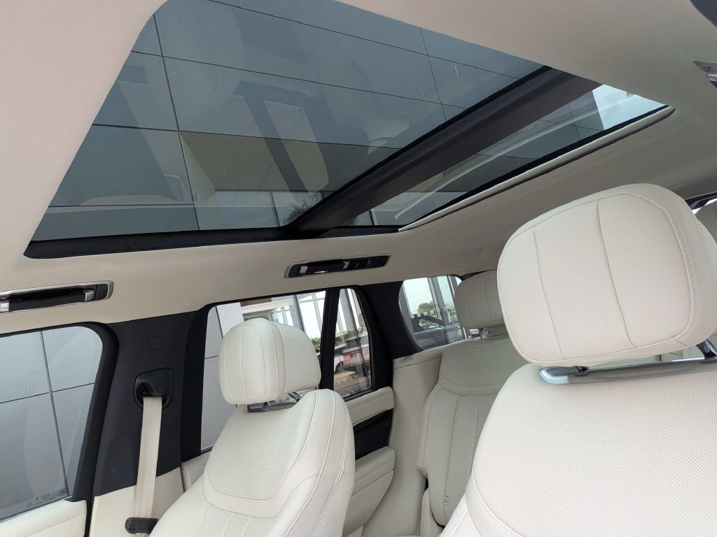 Certified 2025 Land Rover Range Rover SE AWD/4WD image 20