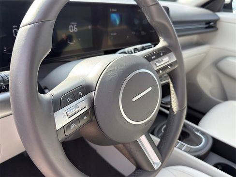 Used 2025 Hyundai Kona SEL image 17