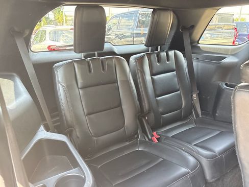 Used 2018 Ford Explorer XLT w/ Equipment Group 202A FWD image 31