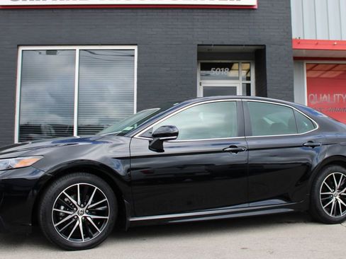 Used 2024 Toyota Camry SE FWD image 6