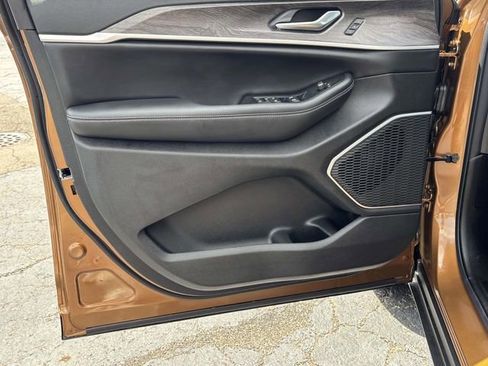 New 2026 Jeep Grand Cherokee Limited w/ Limited Altitude Package AWD/4WD image 17