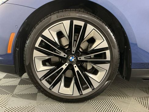 Certified 2025 BMW 530i w/ Premium Package image 33