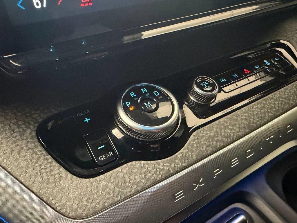 Used 2025 Ford Expedition Tremor AWD/4WD image 18