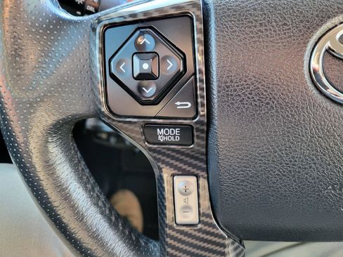 Used 2018 Toyota 4Runner SR5 Premium image 17