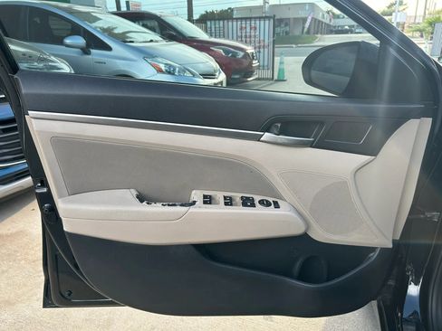 Used 2020 Hyundai Elantra SEL FWD image 12