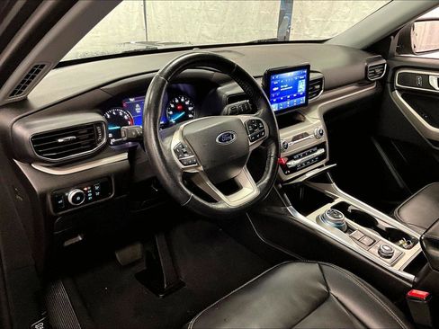 Certified 2022 Ford Explorer XLT w/ Equipment Group 202A image 12