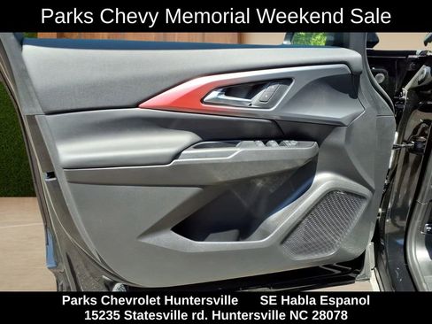 Certified 2025 Chevrolet Equinox EV RS FWD image 18