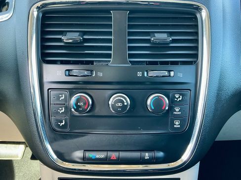 Used 2015 Dodge Grand Caravan American Value Package image 32