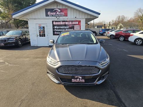 Used 2016 Ford Fusion SE image 2