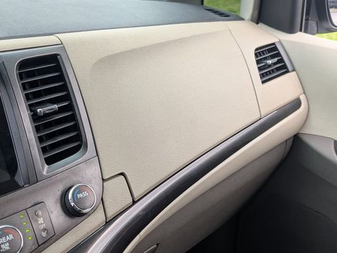 Used 2012 Toyota Sienna LE image 26