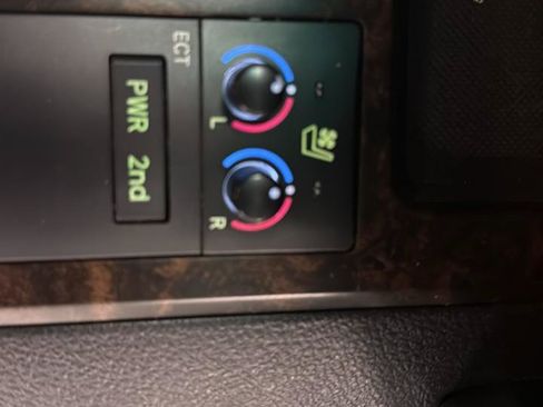 Used 2013 Toyota Land Cruiser AWD/4WD image 25