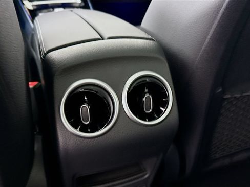 Used 2026 Mercedes-Benz GLB 250 4MATIC image 27