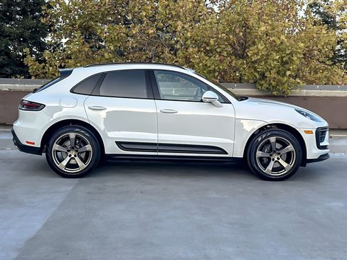 Used 2025 Porsche Macan image 9