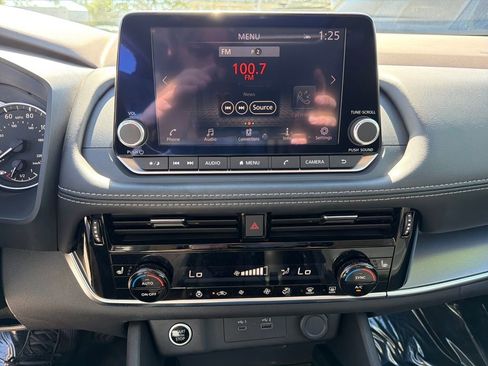 Used 2023 Nissan Rogue SV w/ SV Premium Package image 19