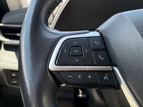 Used 2024 Toyota Highlander LE FWD image 32