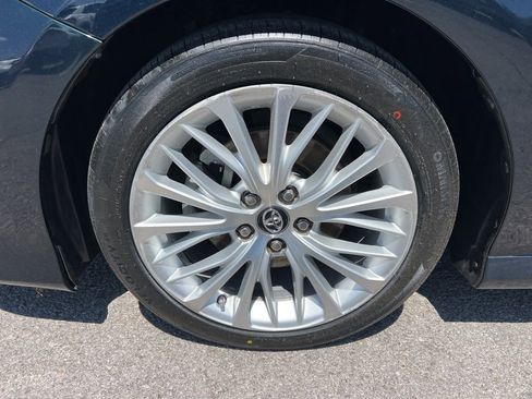 Used 2018 Toyota Camry XLE FWD image 7