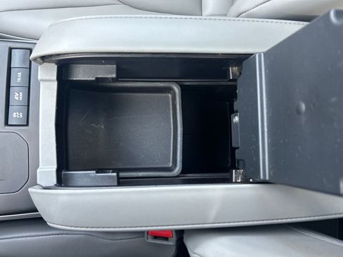 Used 2020 Toyota Highlander XLE image 49