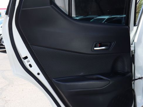 Used 2020 Toyota C-HR XLE FWD image 29